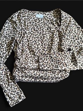Cheetah print long sleeve crop top Size S